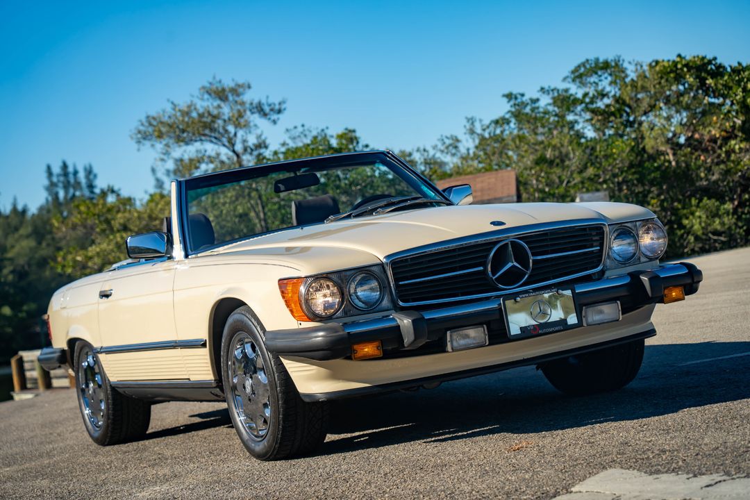1987 Mercedes-Benz 560-Class