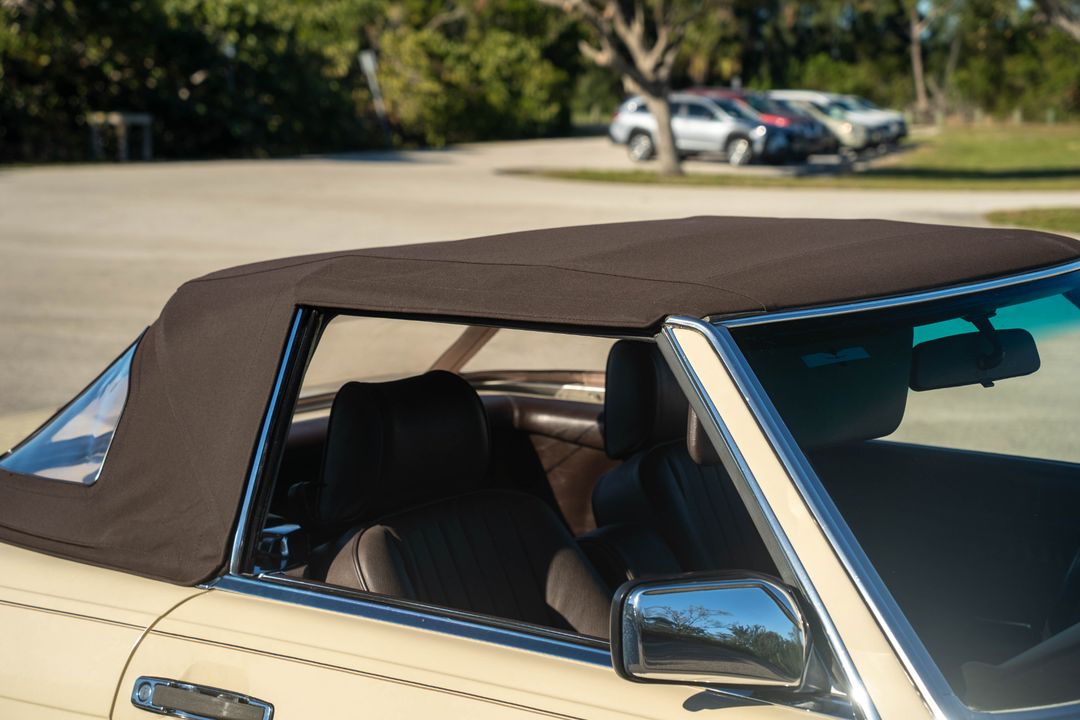 1987 Mercedes-Benz 560-Class