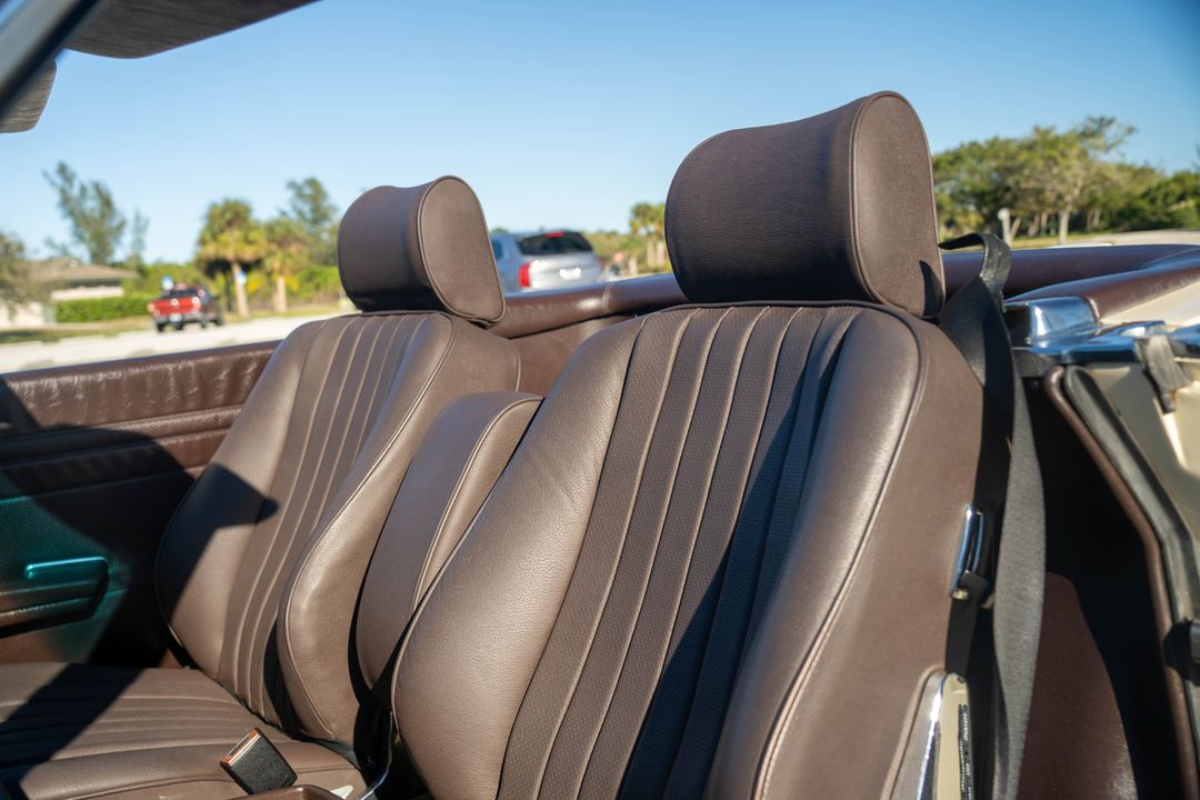 1987 Mercedes-Benz 560-Class