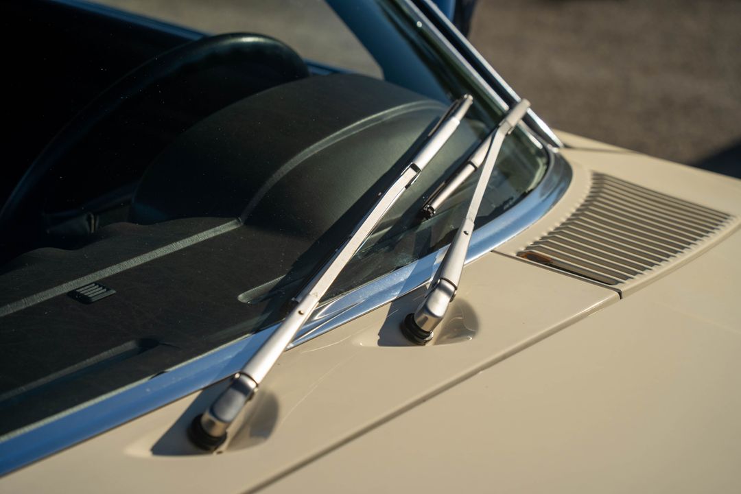 1987 Mercedes-Benz 560-Class