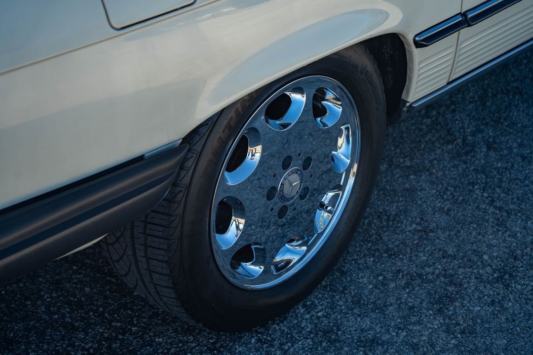 1987 Mercedes-Benz 560-Class