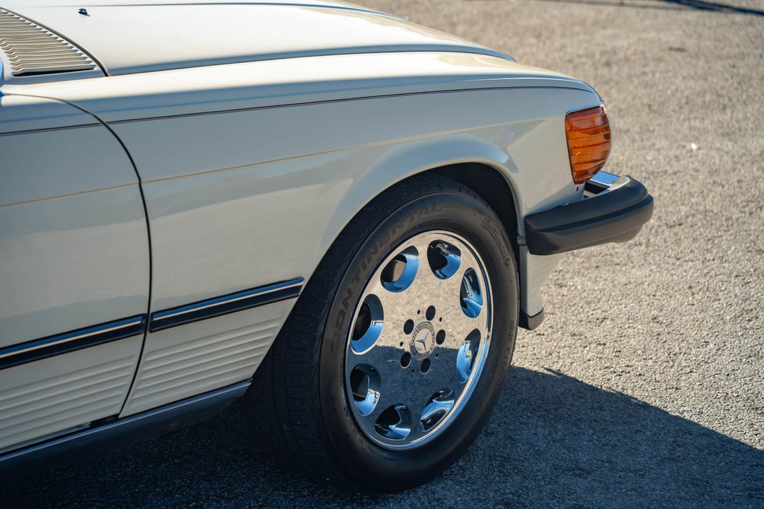1987 Mercedes-Benz 560-Class