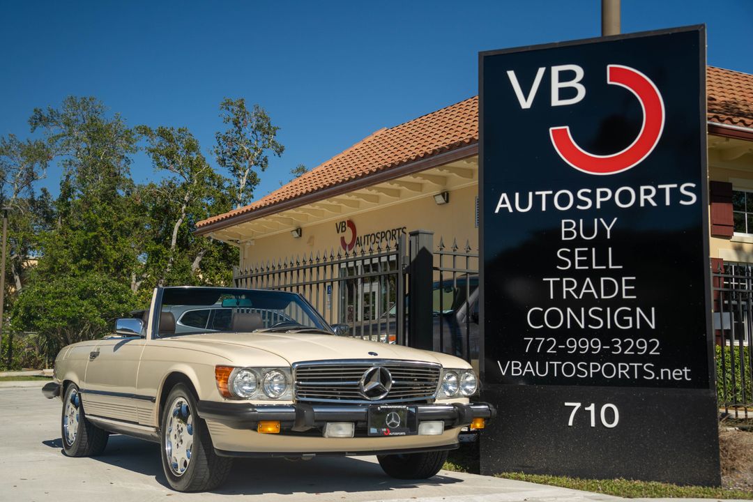 1987 Mercedes-Benz 560-Class