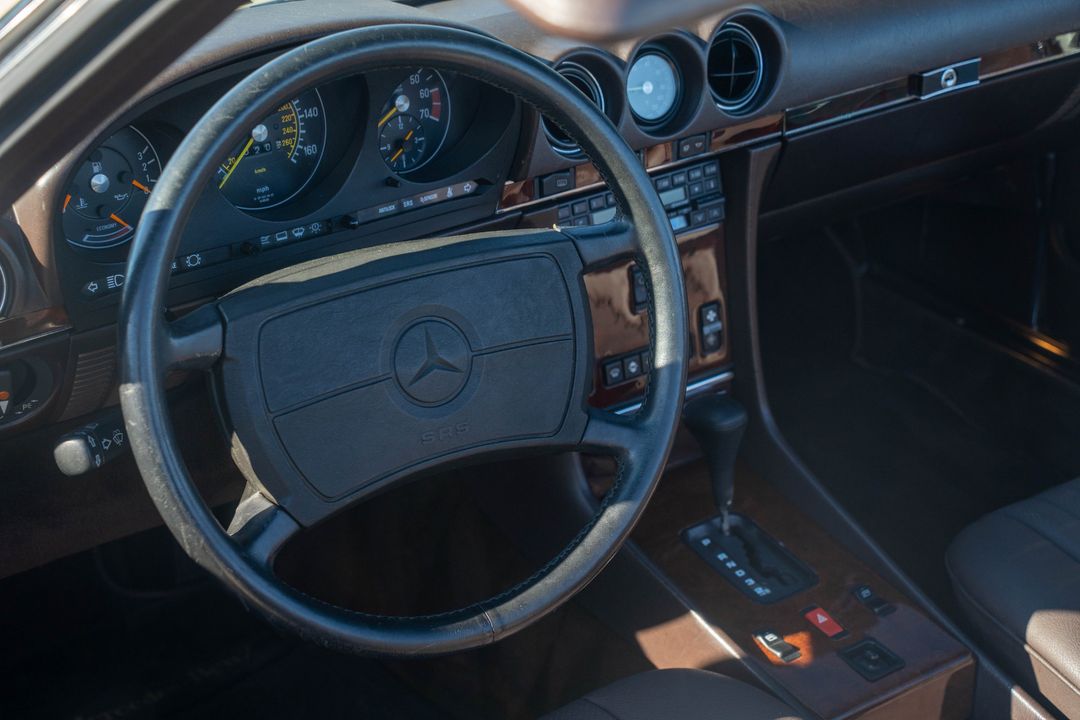 1987 Mercedes-Benz 560-Class