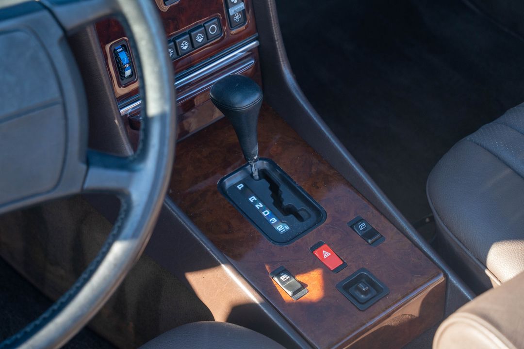 1987 Mercedes-Benz 560-Class