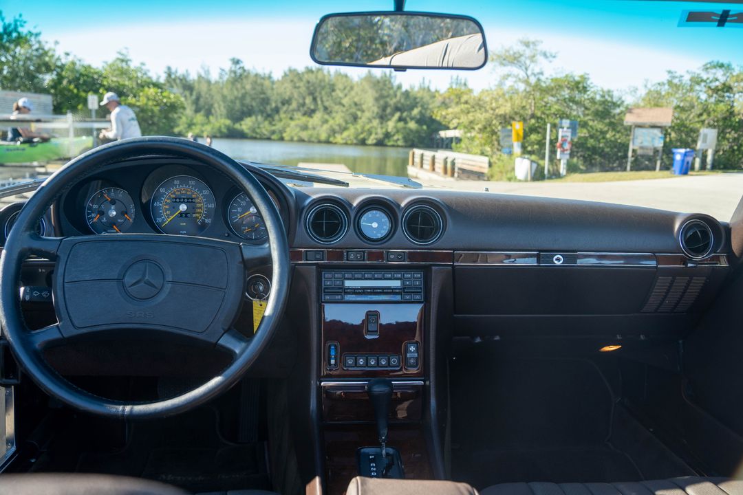 1987 Mercedes-Benz 560-Class