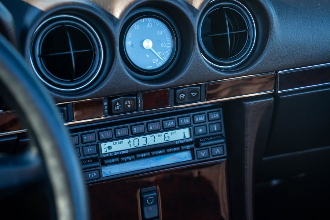 1987 Mercedes-Benz 560-Class