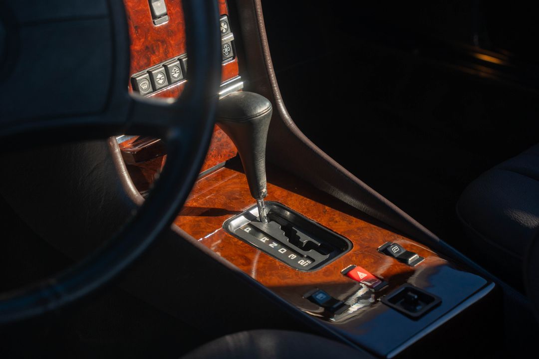 1987 Mercedes-Benz 560-Class