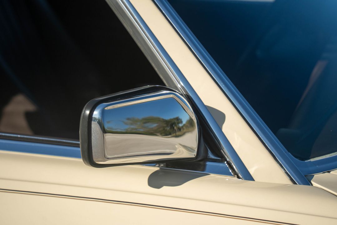1987 Mercedes-Benz 560-Class