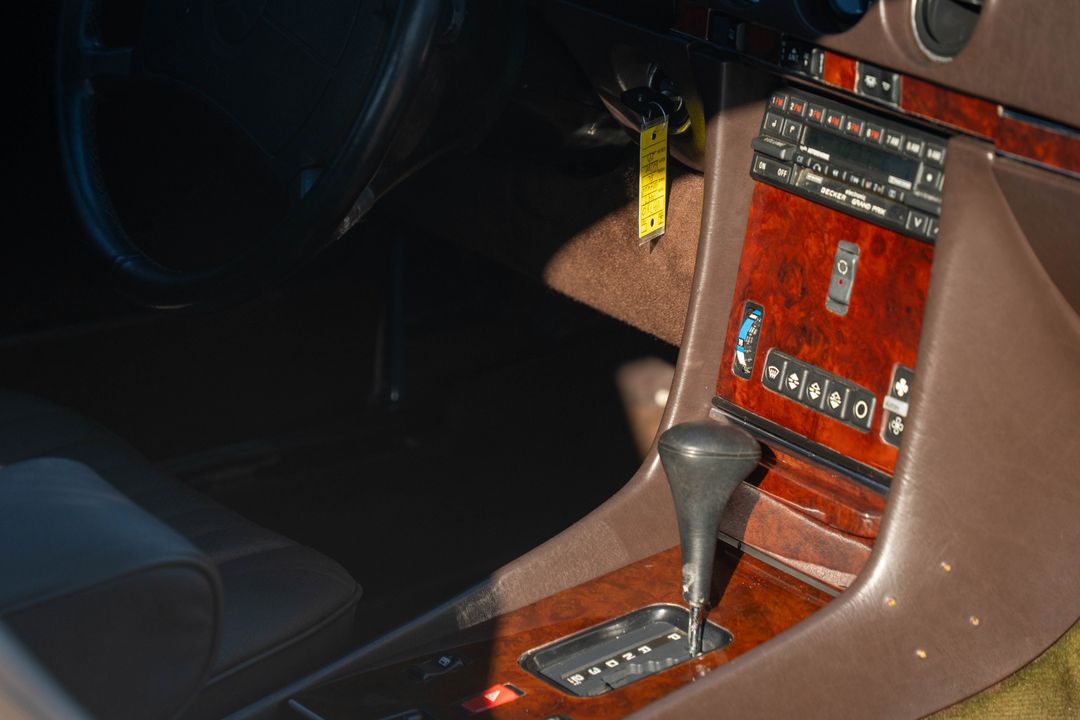 1987 Mercedes-Benz 560-Class