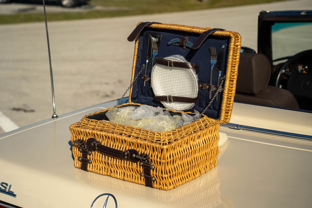 1987 Mercedes-Benz 560-Class
