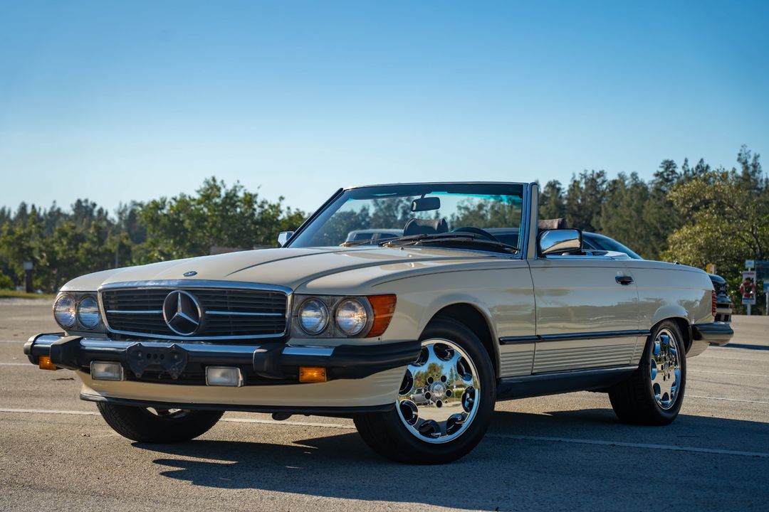 1987 Mercedes-Benz 560-Class