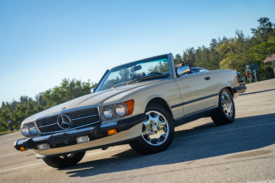 1987 Mercedes-Benz 560-Class