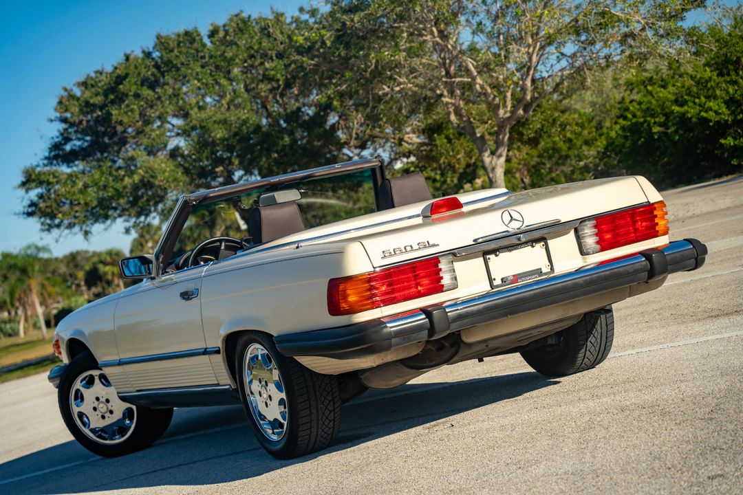 1987 Mercedes-Benz 560-Class