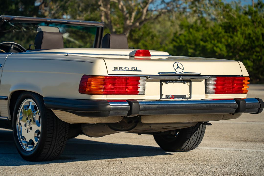 1987 Mercedes-Benz 560-Class