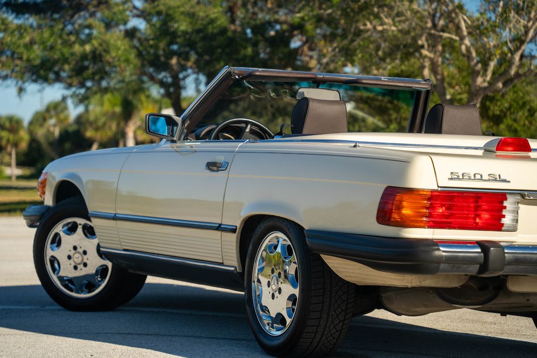 1987 Mercedes-Benz 560-Class