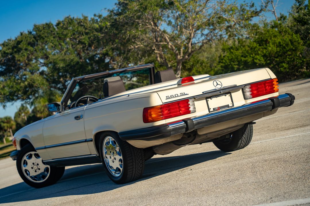 1987 Mercedes-Benz 560-Class