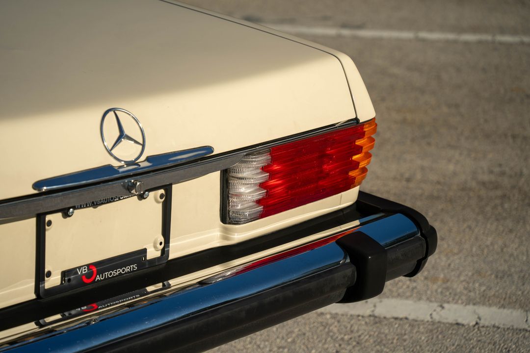 1987 Mercedes-Benz 560-Class