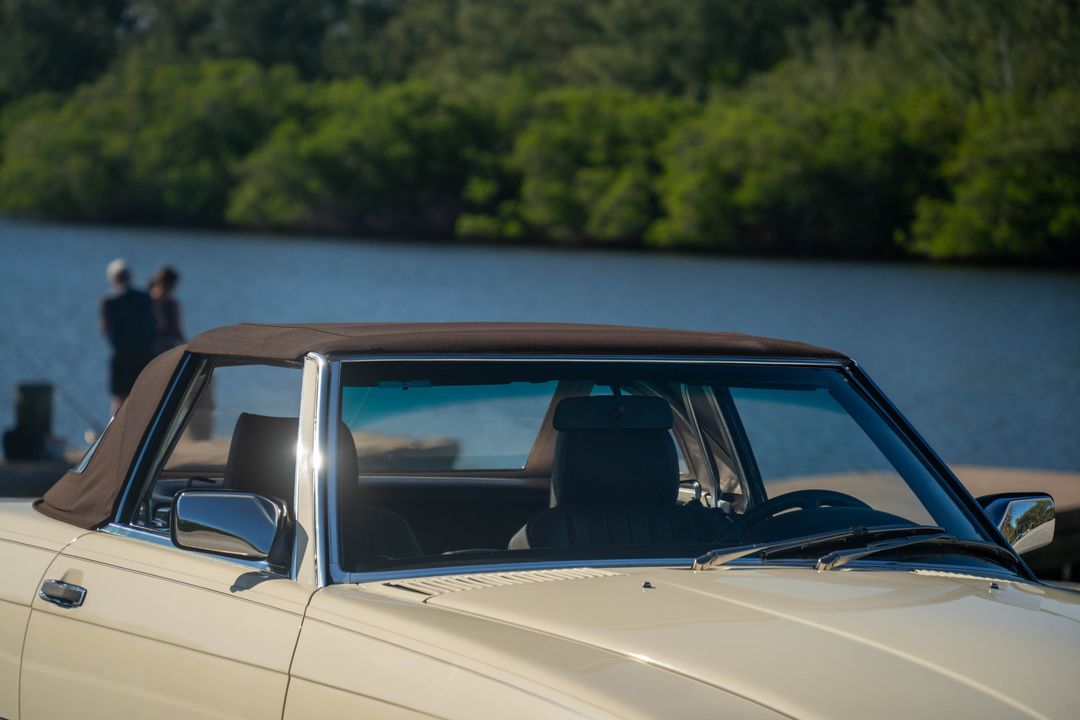 1987 Mercedes-Benz 560-Class