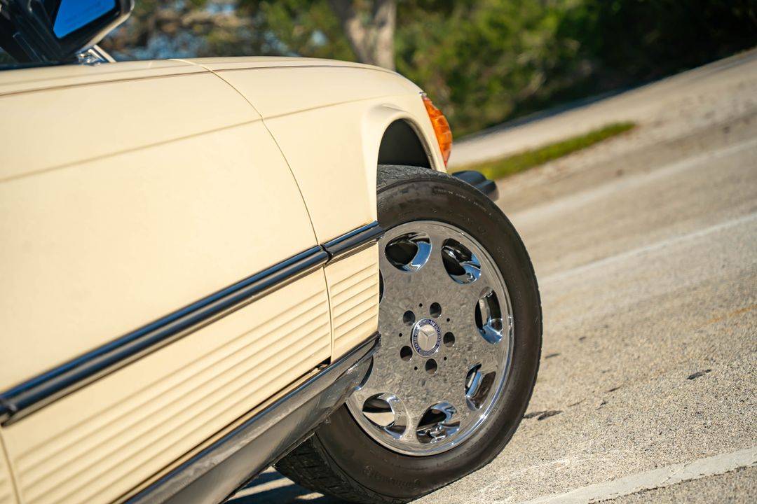 1987 Mercedes-Benz 560-Class