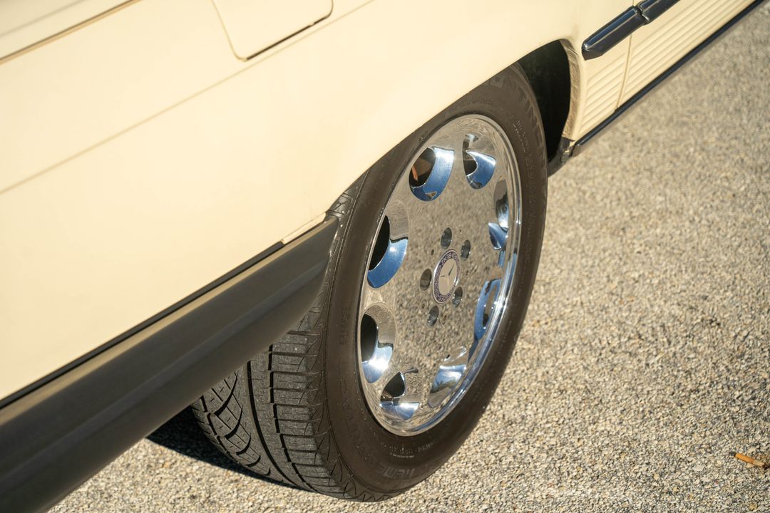 1987 Mercedes-Benz 560-Class