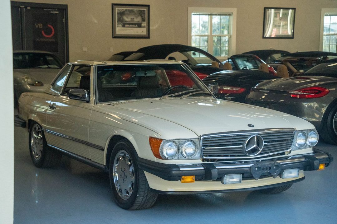 1987 Mercedes-Benz 560-Class