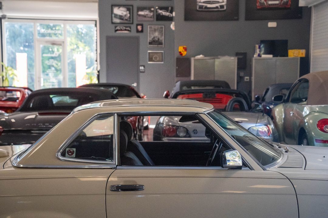 1987 Mercedes-Benz 560-Class