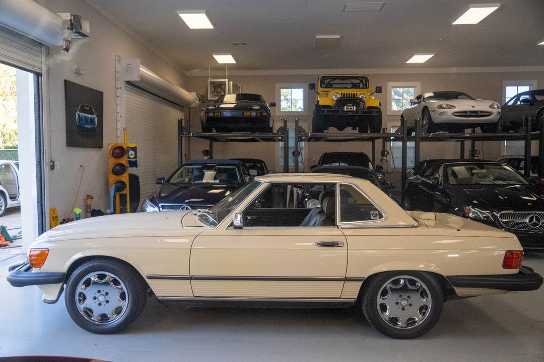 1987 Mercedes-Benz 560-Class