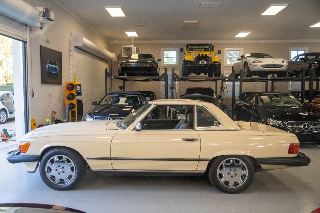 1987 Mercedes-Benz 560-Class