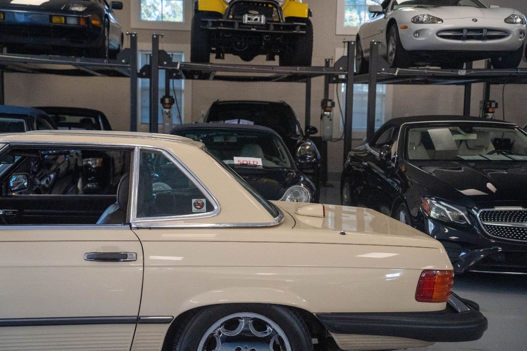 1987 Mercedes-Benz 560-Class