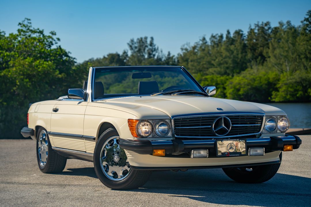 1987 Mercedes-Benz 560-Class