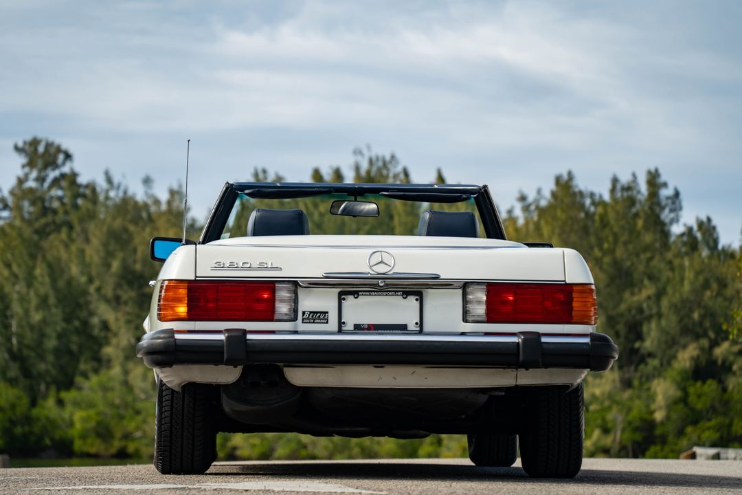 1984 Mercedes-Benz 380-Class