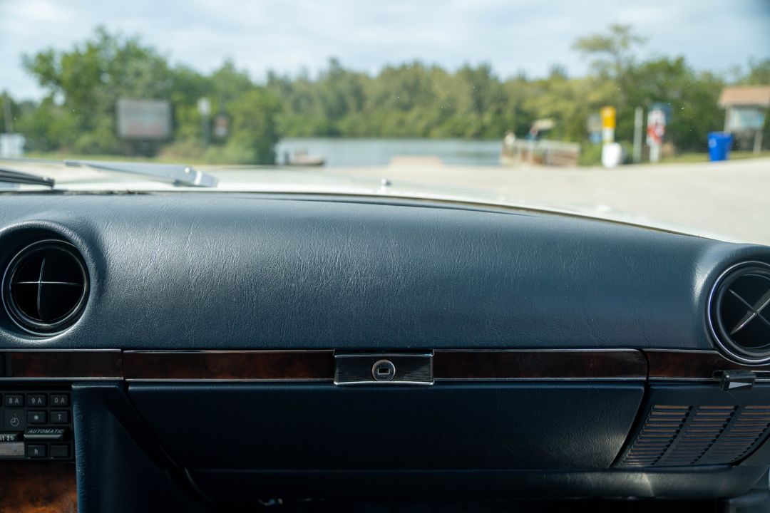 1984 Mercedes-Benz 380-Class