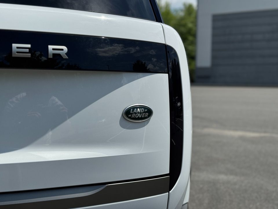 2023 Land Rover Range Rover SE P400