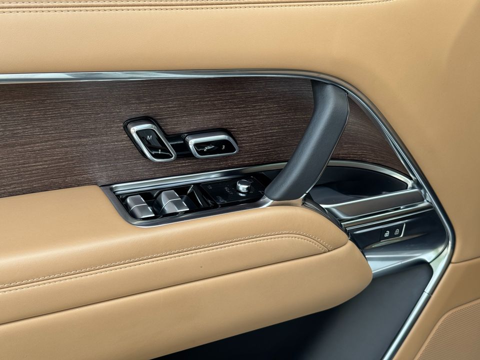 2023 Land Rover Range Rover SE P400