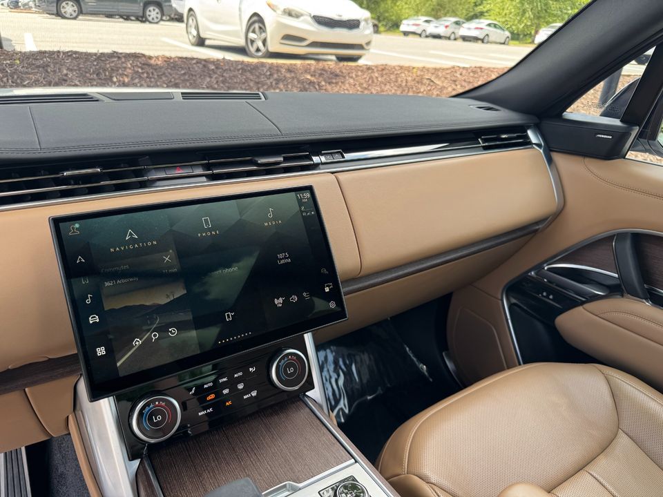 2023 Land Rover Range Rover SE P400