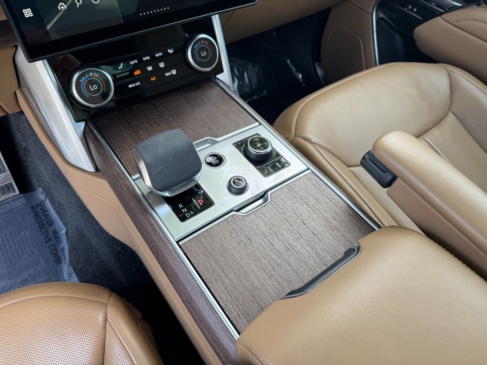 2023 Land Rover Range Rover SE P400