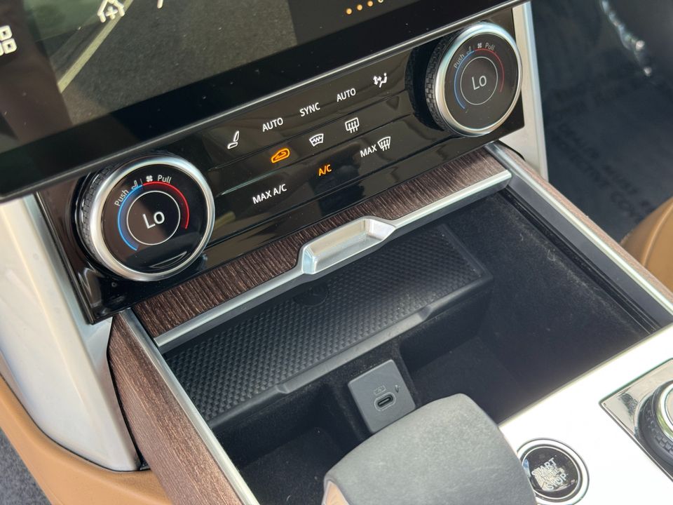 2023 Land Rover Range Rover SE P400