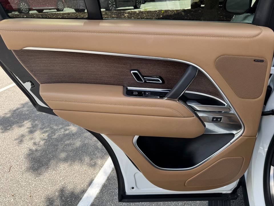 2023 Land Rover Range Rover SE P400