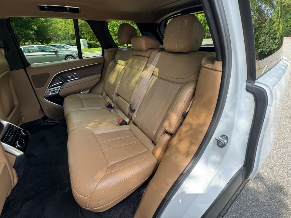 2023 Land Rover Range Rover SE P400