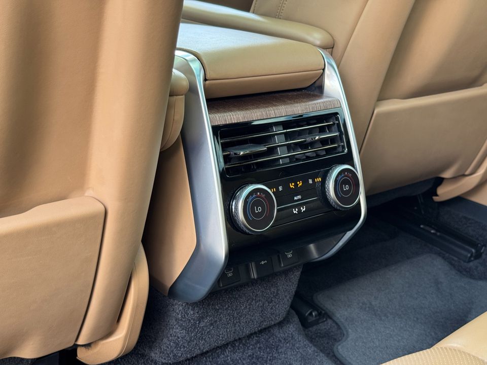 2023 Land Rover Range Rover SE P400