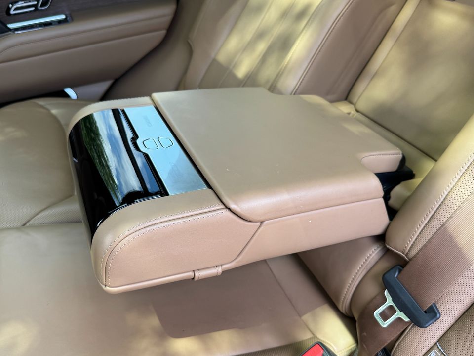 2023 Land Rover Range Rover SE P400