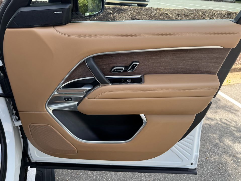 2023 Land Rover Range Rover SE P400