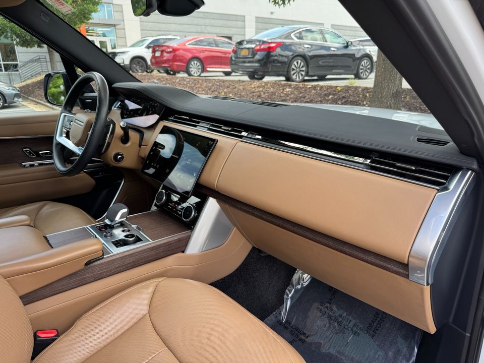 2023 Land Rover Range Rover SE P400