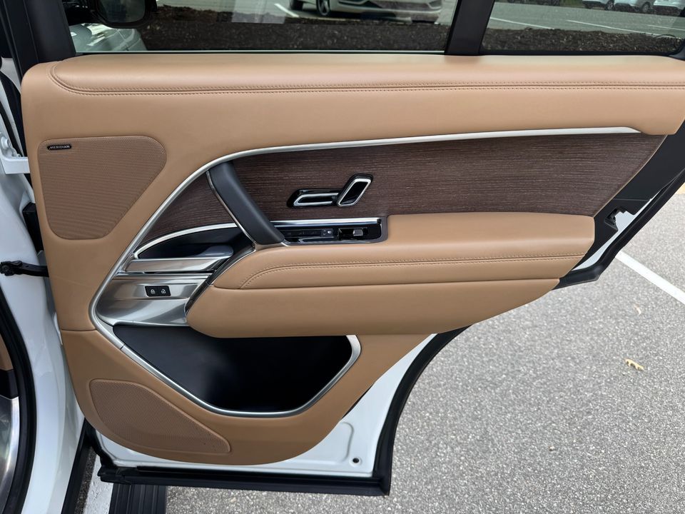 2023 Land Rover Range Rover SE P400