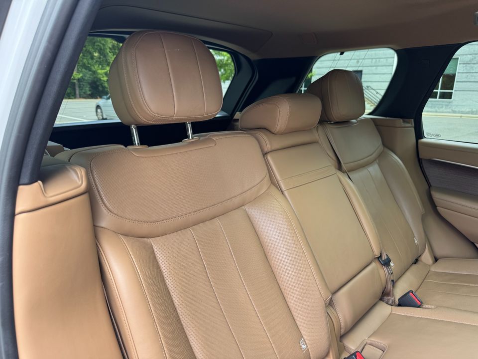 2023 Land Rover Range Rover SE P400