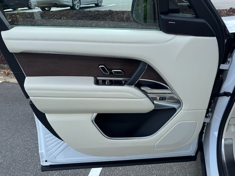 2023 Land Rover Range Rover SE P400