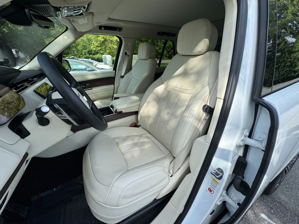 2023 Land Rover Range Rover SE P400