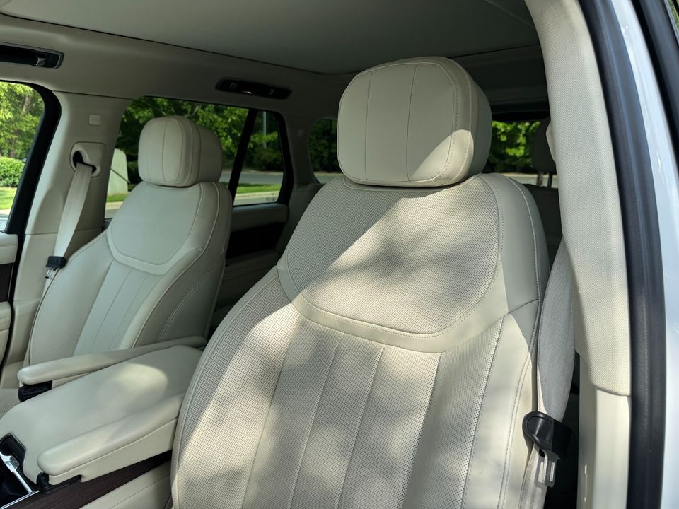 2023 Land Rover Range Rover SE P400