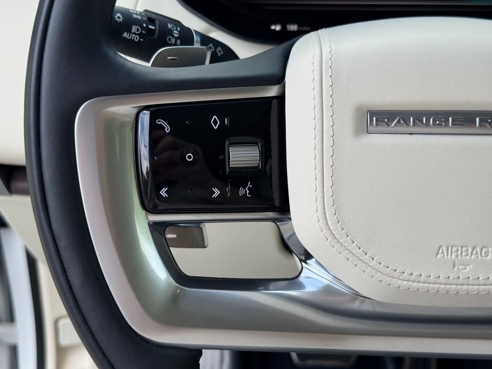 2023 Land Rover Range Rover SE P400